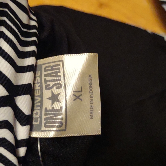 NWT Converse All-Star swimsuit top size XL - Picture 5 of 5